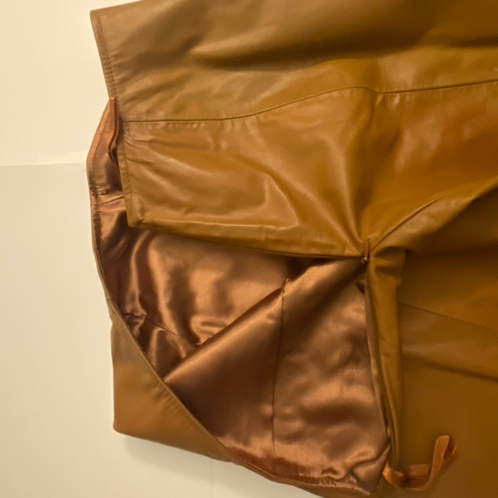 Elegant Tan Leather Skirt - Picture 3 of 6
